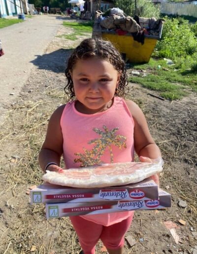 Fetiță cu pizza